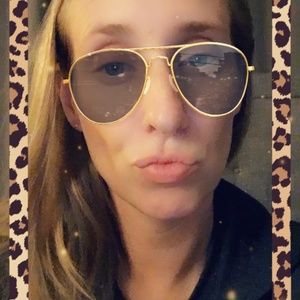 Meet your Posher, Crystal